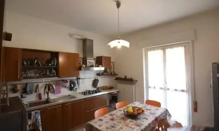 Rexer-Ovada-Appartamento-ampio-luminoso-e-comodo-ai-servizi-Cucina