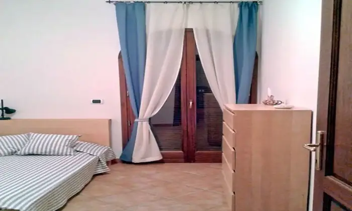 Rexer-La-Maddalena-APPARTAMENTO-TRILOCALE-CON-PARCHEGGIO-PRIVATO-CameraDaLetto