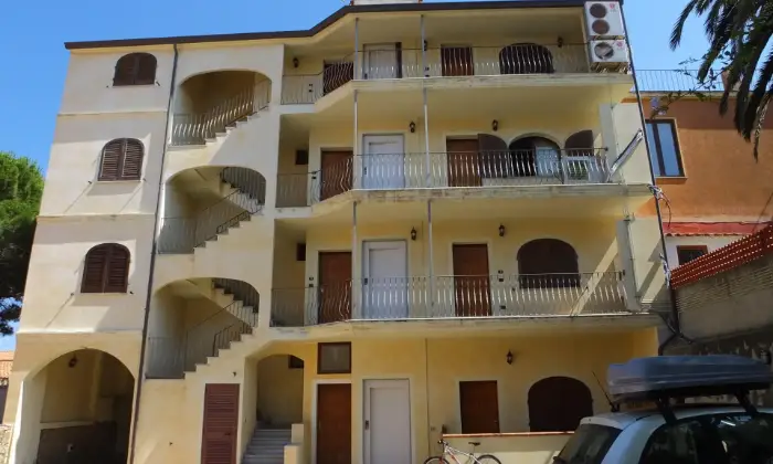 Rexer-La-Maddalena-APPARTAMENTO-TRILOCALE-CON-PARCHEGGIO-PRIVATO-Garage