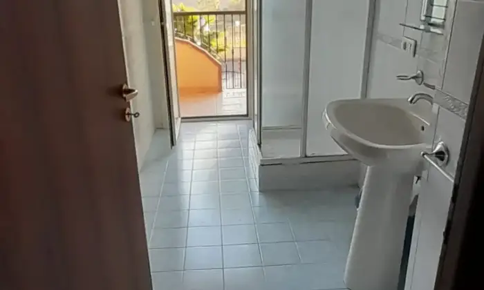 Rexer-Agrigento-Appartamento-comodo-e-luminoso-piano-terra-in-vendita-a-Agrigento-di-fronte-al-Polo-Universitario-BAGNO