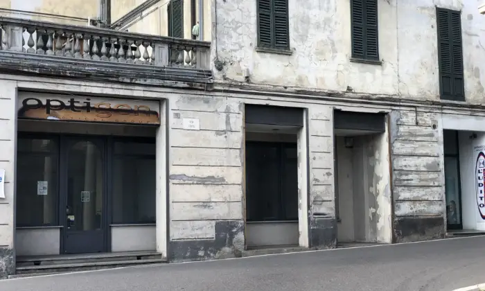 Rexer-Menaggio-Menaggio-centro-negozioufficio-vetrine-direttamente-sulla-strada-Altro