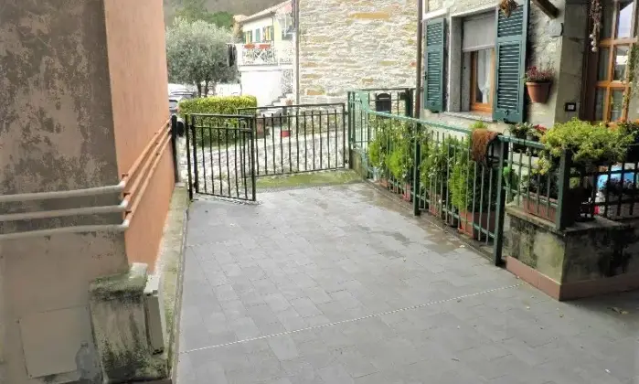 Rexer-San-Colombano-Certenoli-Appartamento-indipendente-con-terrazzo-e-posto-auto-Chiavari-entroterra-Terrazzo