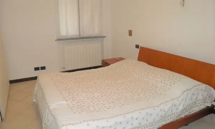 Rexer-San-Colombano-Certenoli-Appartamento-indipendente-con-terrazzo-e-posto-auto-Chiavari-entroterra-CameraDaLetto