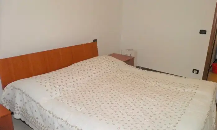 Rexer-San-Colombano-Certenoli-Appartamento-indipendente-con-terrazzo-e-posto-auto-Chiavari-entroterra-CameraDaLetto