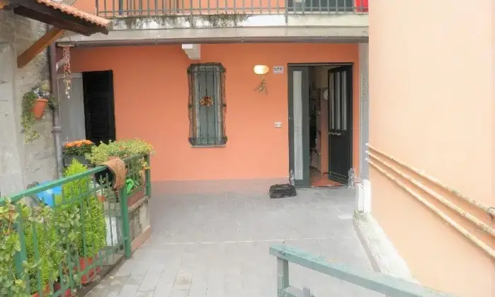 Rexer-San-Colombano-Certenoli-Appartamento-indipendente-con-terrazzo-e-posto-auto-Chiavari-entroterra-Terrazzo