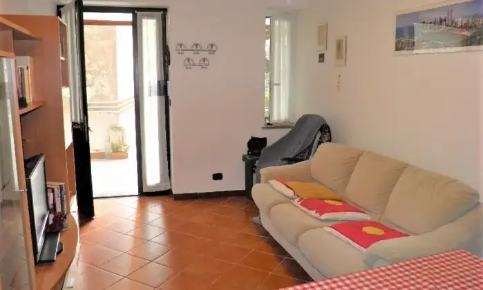 Rexer-San-Colombano-Certenoli-Appartamento-indipendente-con-terrazzo-e-posto-auto-Chiavari-entroterra-Soggiorno