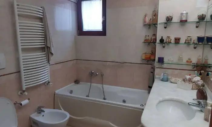 Rexer-Modugno-Vendesi-villa-plurifamiliare-via-Adriatico-Modugno-BA-Bagno