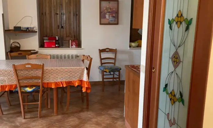 Rexer-CastellUmberto-Vendesi-palazzina-centro-storico-CastellUmberto-ME-Cucina