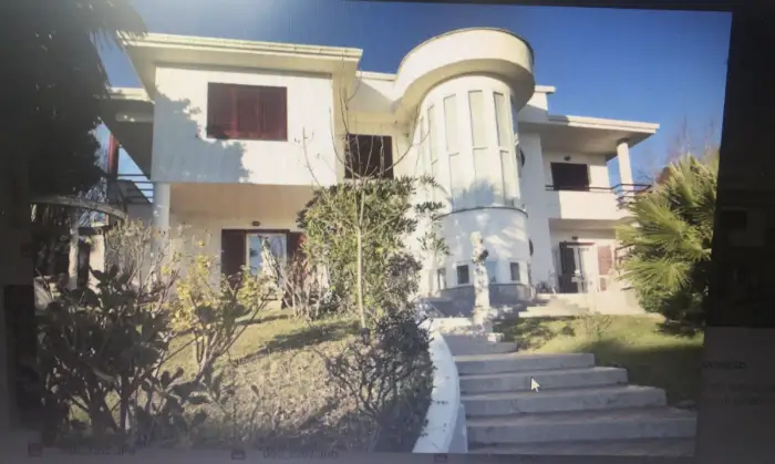 Rexer-Fiuggi-una-villa-da-vivere-con-molto-potenziale-Terrazzo