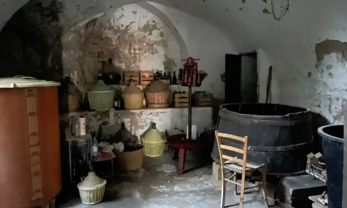 Rexer-Albano-di-Lucania-Vendesi-locale-commerciale-a-al-centro-di-Albano-di-Lucania-CameraDaLetto