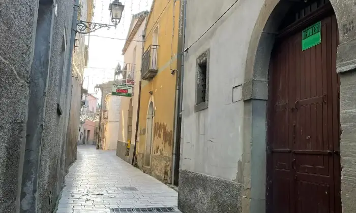 Rexer-Albano-di-Lucania-Vendesi-locale-commerciale-a-al-centro-di-Albano-di-Lucania-Terrazzo