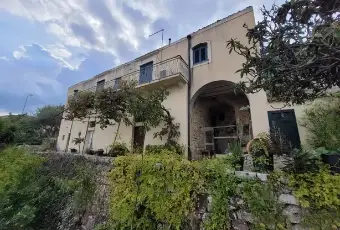 Rexer-Modica-Vendesi-fabbricato-in-zona-panoramica-a-Modica-RG-Facciata