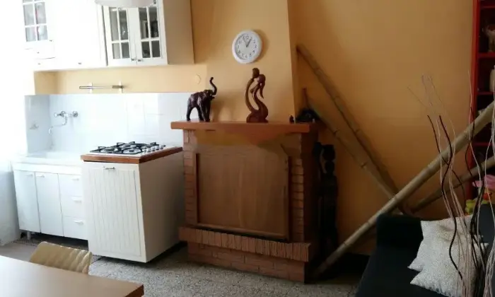 Rexer-Cagli-Vendesi-appartamento-in-via-Tiranni-a-Cagli-Cucina