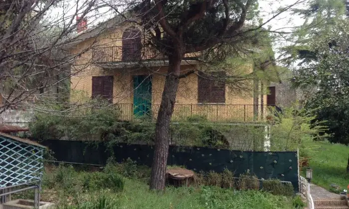 Rexer-Corinaldo-Vendesi-villa-unifamiliare-viale-Raffaello-Centro-Corinaldo-Giardino