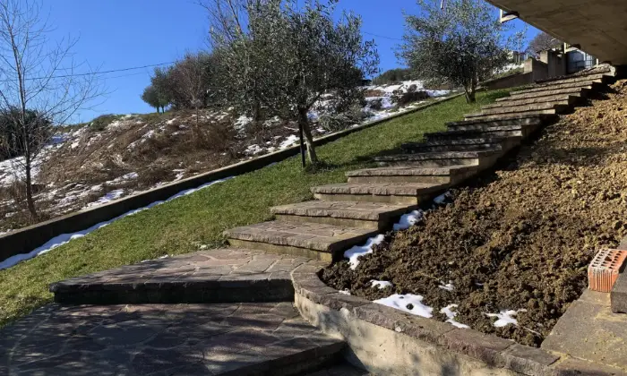 Rexer-Sassofeltrio-VILLETTA-ALLO-STATO-RUSTICO-SU-TRE-PIANI-Ingresso-esterno