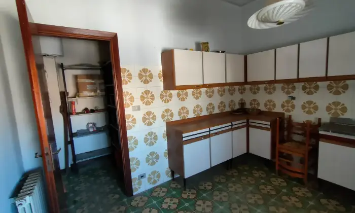 Rexer-Vittoria-Vendesi-appartamento-a-Vittoria-centro-storico-Via-Dei-Mille-Cucina