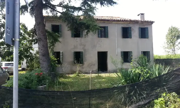 Rexer-Saonara-casale-da-demolire-progetto-per-villa-moderna-mono-o-bifamiliare-Giardino