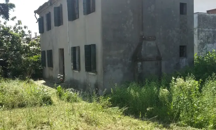 Rexer-Saonara-casale-da-demolire-progetto-per-villa-moderna-mono-o-bifamiliare-Giardino