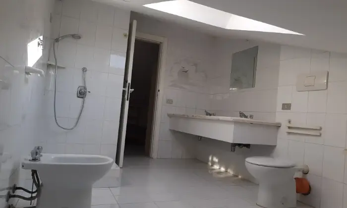 Rexer-Ancona-Appartamento-di-metri-quadrati-Bagno