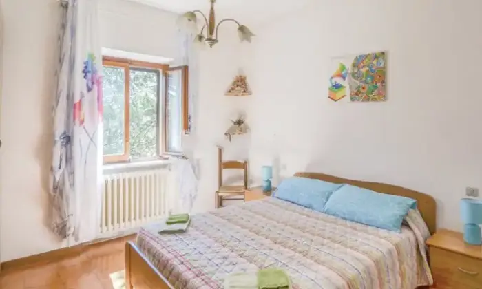Rexer-Chiusi-della-Verna-Villa-in-vendita-in-via-del-Poggio-Chiusi-della-Verna-CameraDaLetto