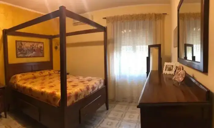 Rexer-Sonnino-Casa-con-giardino-in-vendita-a-SONNINO-LT-CameraDaLetto