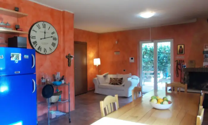 Rexer-Tortoreto-Bellissima-villa-su-tre-livelli-spaziosa-e-riservata-CUCINA