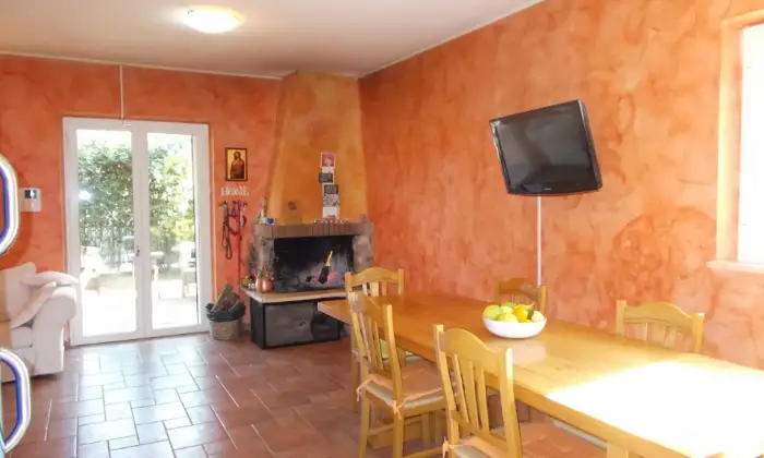 Rexer-Tortoreto-Bellissima-villa-su-tre-livelli-spaziosa-e-riservata-CUCINA