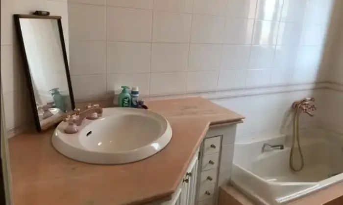 Rexer-Poggioreale-Intero-ampio-fabbricato-panoramico-in-vendita-a-POGGIOREALE-TP-Bagno