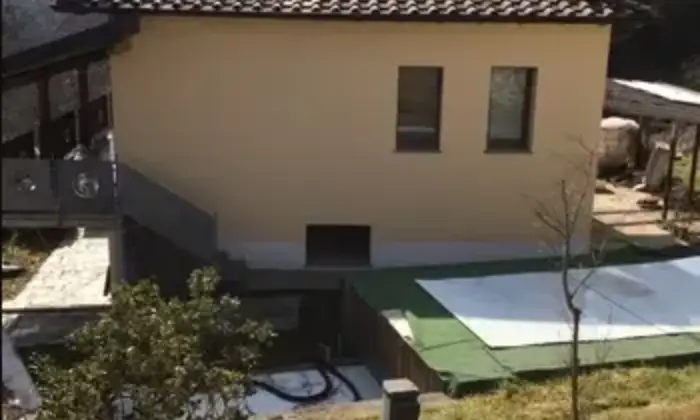 Rexer-Colzate-Casa-singola-in-vendita-in-via-Rezzo-a-Colzate-Terrazzo