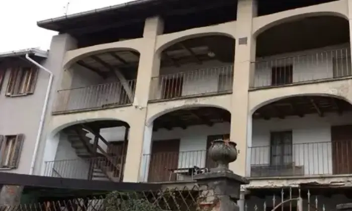Rexer-Duno-Vendesi-casa-in-montagna-Garage