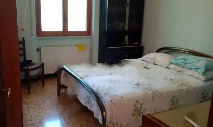 Rexer-Carro-Vendesi-appartamento-in-Via-Italia-a-Carro-CameraDaLetto