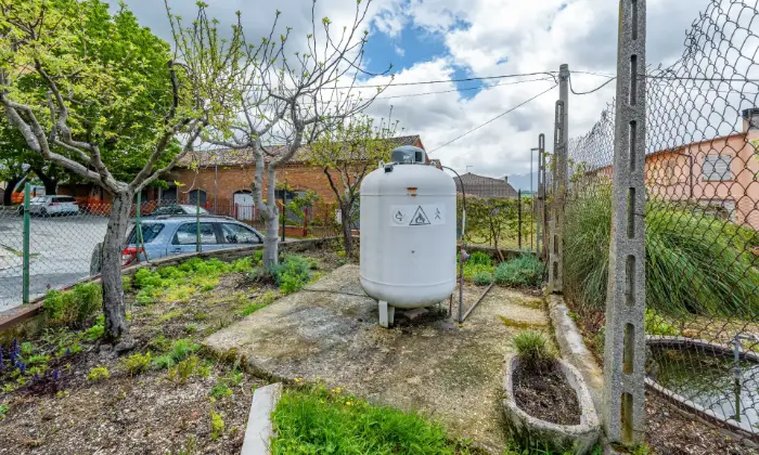 Rexer-Fabriano-Casa-indipendentecantina-box-locali-laboratorio-GIARDINO