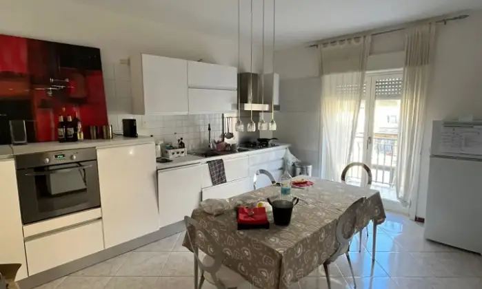 Rexer-Aci-Catena-Affittasi-Delizioso-Appartamento-con-vista-mare-Cucina