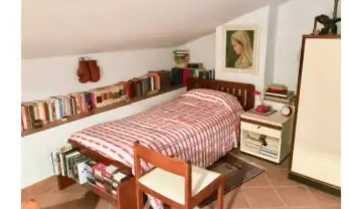 Rexer-Irsina-Appartamento-in-vendita-in-via-San-Angelo-ad-Irsina-CameraDaLetto