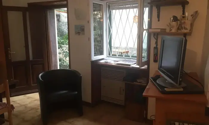 Rexer-Someraro-Casa-indipendente-su-due-livelli-con-giardino-Salone