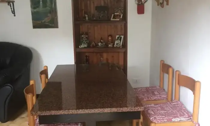 Rexer-Stresa-Casa-indipendente-su-due-livelli-con-giardino-FRAZ-Someraro-VB-Salone