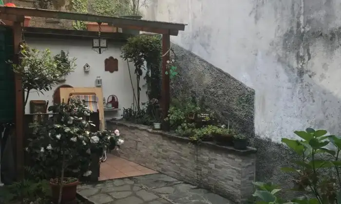 Rexer-Someraro-Casa-indipendente-su-due-livelli-con-giardino-Giardino