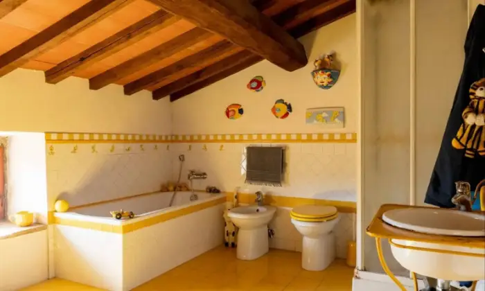 Rexer-Barberino-di-Mugello-Vendesi-complesso-colonico-a-Barberino-di-Mugello-Bagno