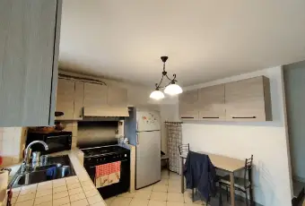 Rexer-Vaiano-Vendesi-casa-indipendente-divisa-in-due-appartamenti-CUCINA
