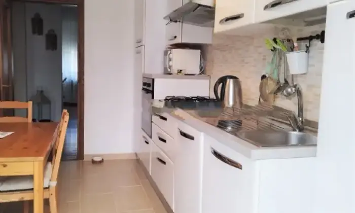 Rexer-Vaiano-Vendesi-casa-indipendente-divisa-in-due-appartamenti-CUCINA