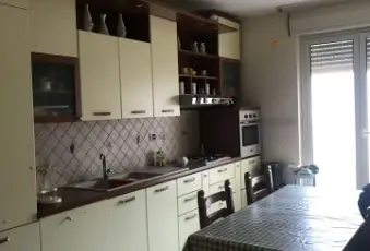 Rexer-Grotte-Appartamento-in-ottime-condizioni-con-balconivendo-senza-mobili-Cucina