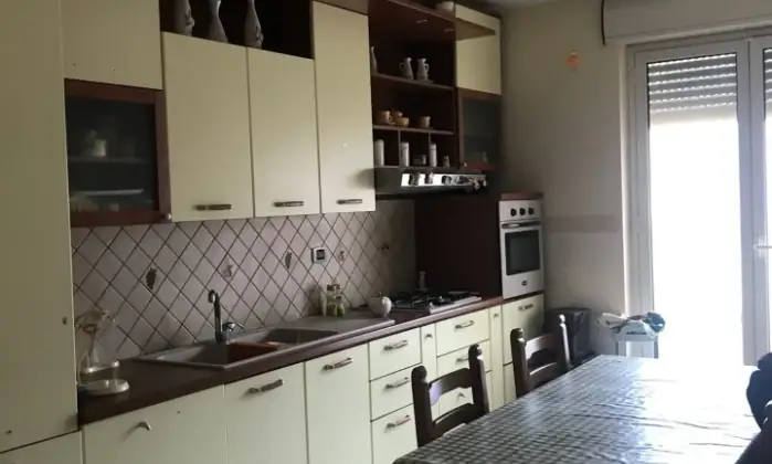 Rexer-Grotte-Appartamento-in-ottime-condizioni-con-balconivendo-senza-mobili-Cucina