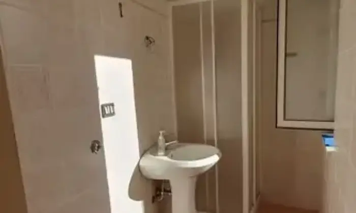 Rexer-Caronia-Casa-su-piani-attivit-commerciale-Bagno