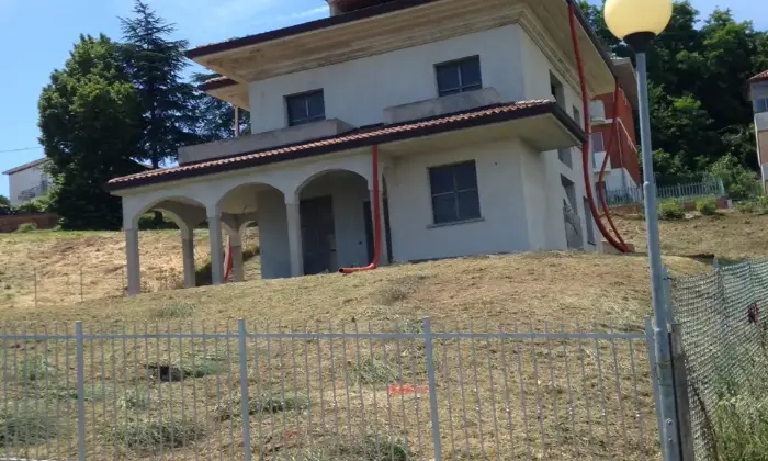 Rexer-Gemmano-Vendo-casa-indipendente-Gemmano-esternamente-finita-internamente-da-finire-Giardino