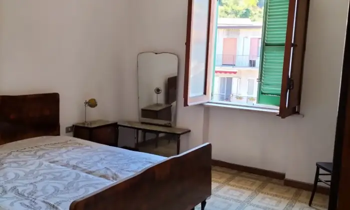 Rexer-Crucoli-Vendo-appartamento-vista-mare-CameraDaLetto