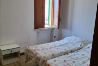 Rexer-Crucoli-Vendo-appartamento-vista-mare-CameraDaLetto