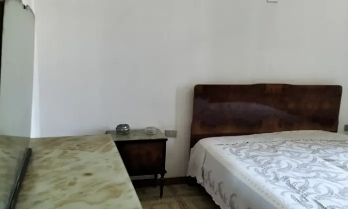 Rexer-Crucoli-Vendo-appartamento-vista-mare-CameraDaLetto