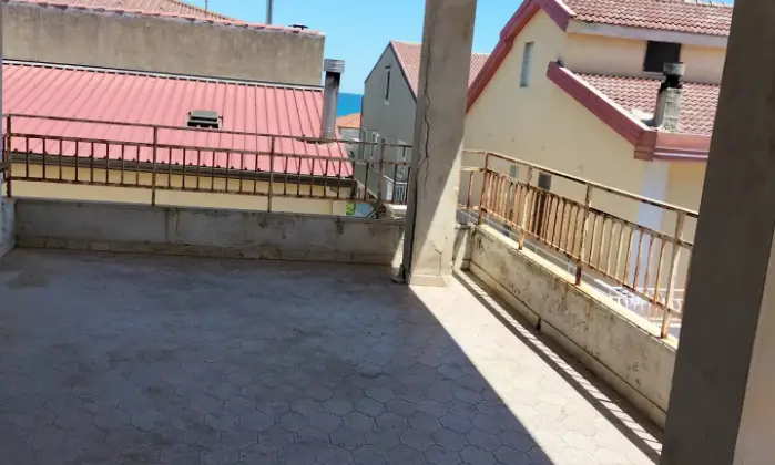 Rexer-Crucoli-Vendo-appartamento-vista-mare-Terrazzo