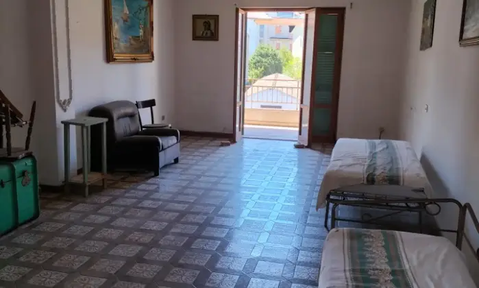 Rexer-Crucoli-Vendo-appartamento-vista-mare-Salone