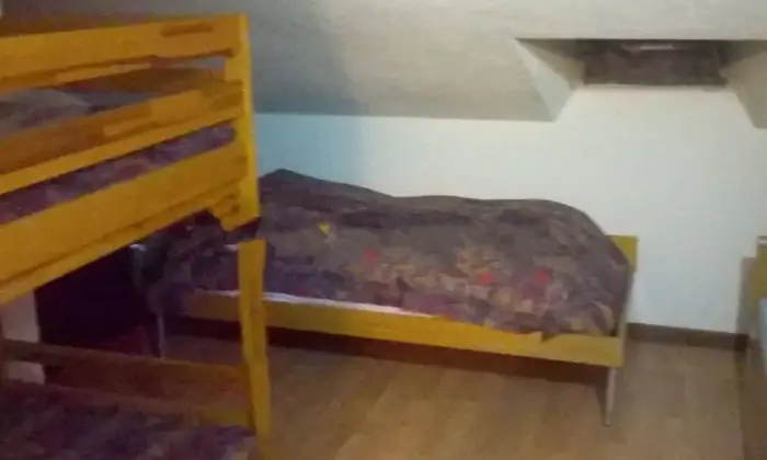 Rexer-Ardesio-Vendesi-appartamento-in-via-Val-las-Ardesio-CameraDaLetto